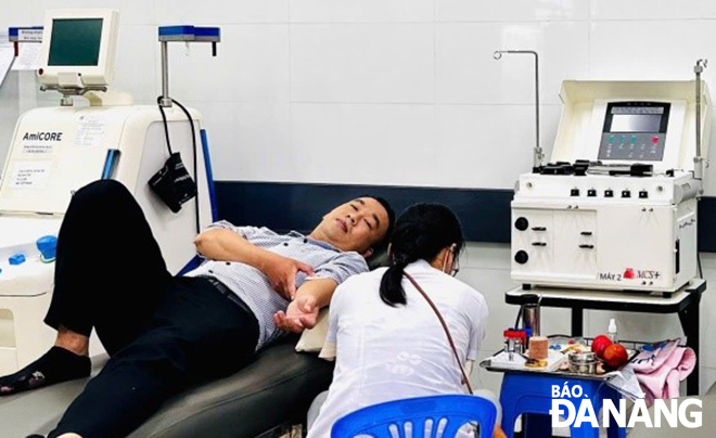 A voluntary blood giver on Nov. 1 morning. 