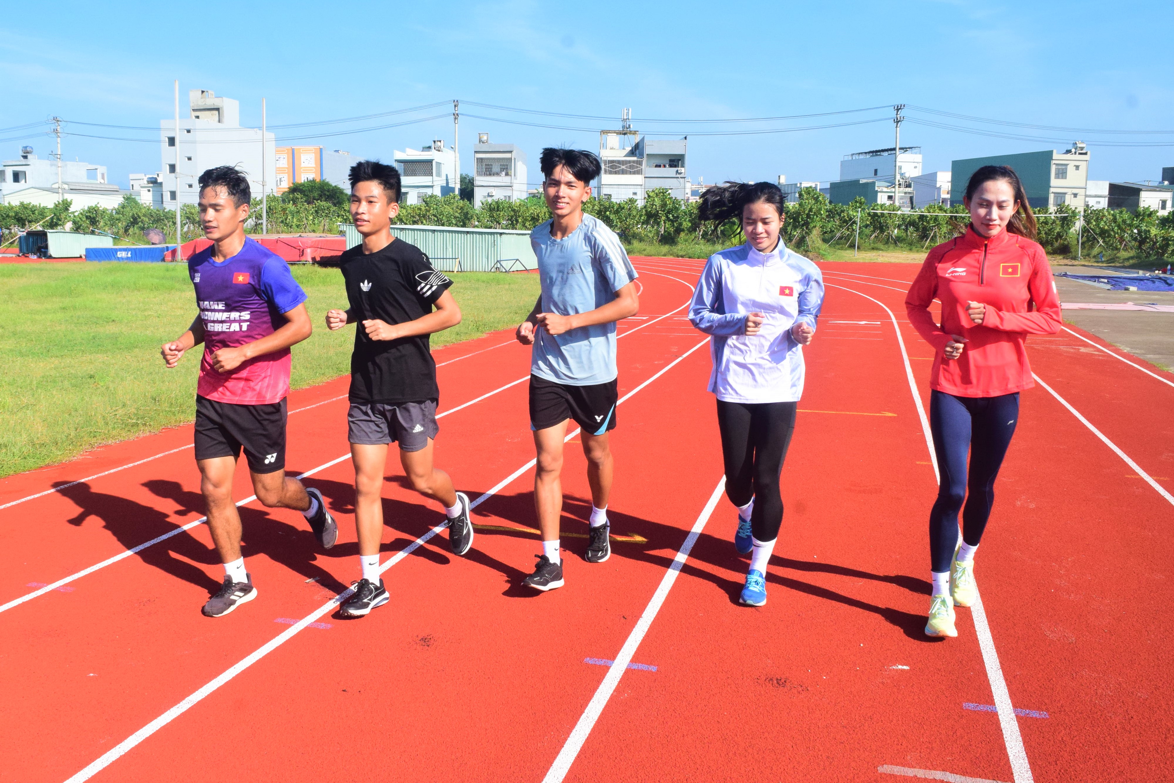 The Da Nang athletics team hardly practicing to prepare for the National Athletics Championship 2024. Photo: P.N