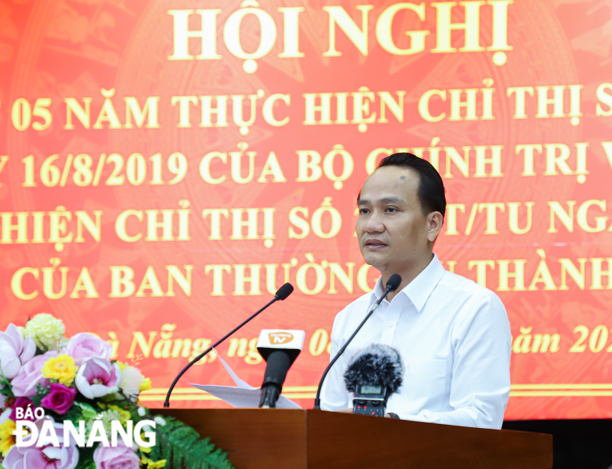 Phó Bí thư Thường trực Thành ủy Nguyễn Đình Vĩnh phát biểu kết luận hội nghị. Ảnh: NGỌC PHÚ