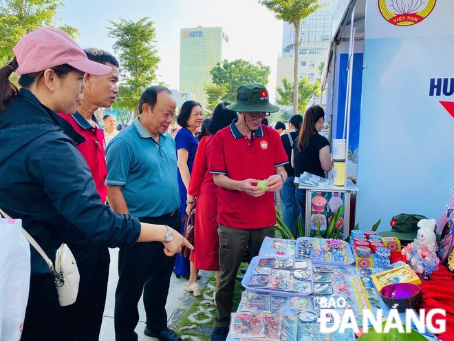 Visitors to the fair. Photo: MAI LY