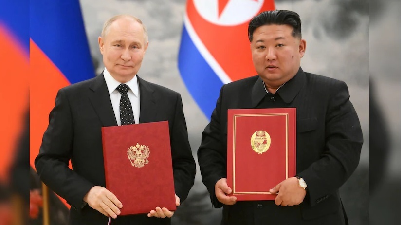 Tổng thống Nga Vladimir Putin (bên trái) và nhà lãnh đạo Triều Tiên Kim Jong Un tại cuộc gặp thượng đỉnh ngày 19-6. Ảnh: Reuters	