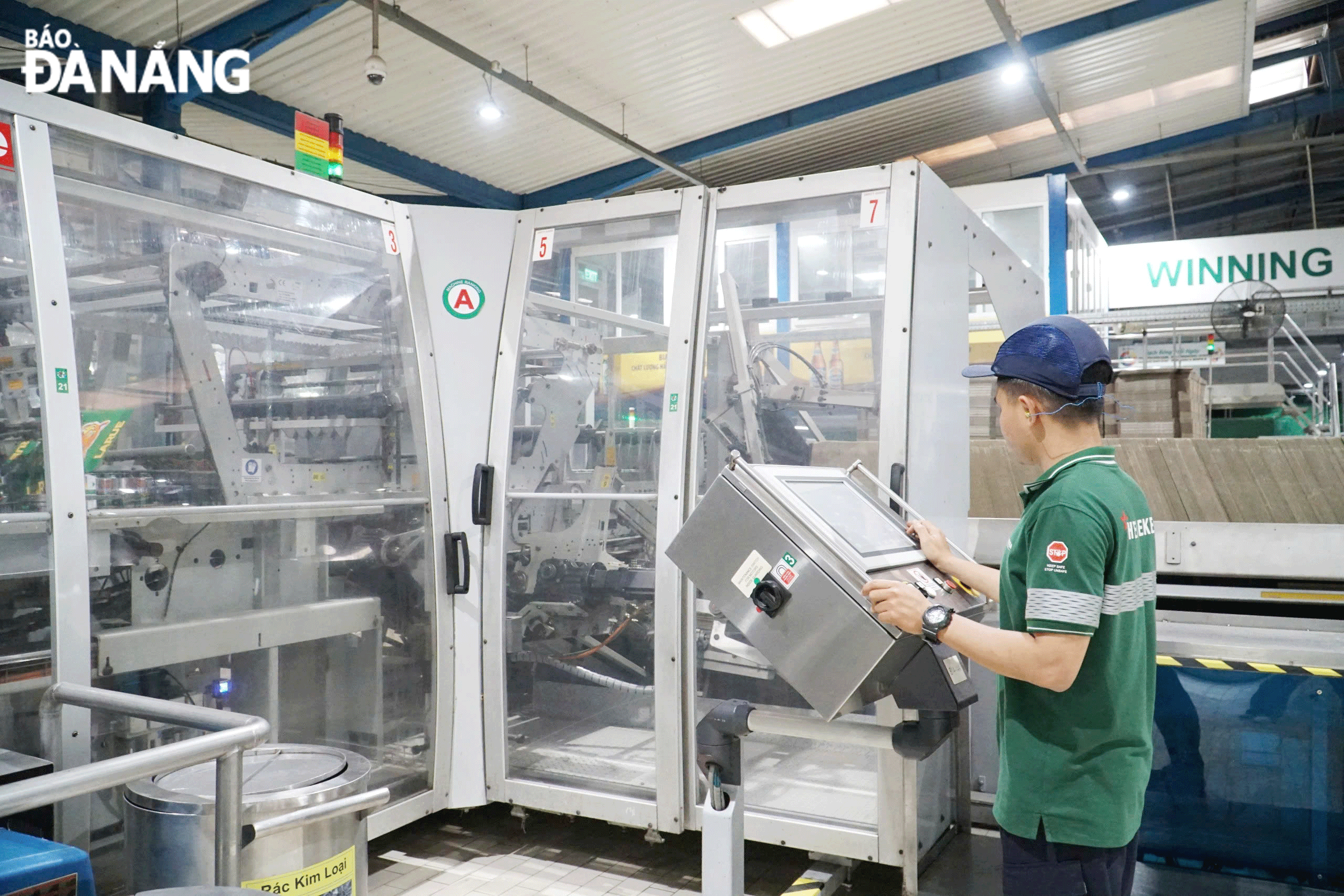 Sản xuất tại Công ty TNHH Nhà máy bia Heineken Việt Nam - Đà Nẵng. Ảnh: MAI QUẾ