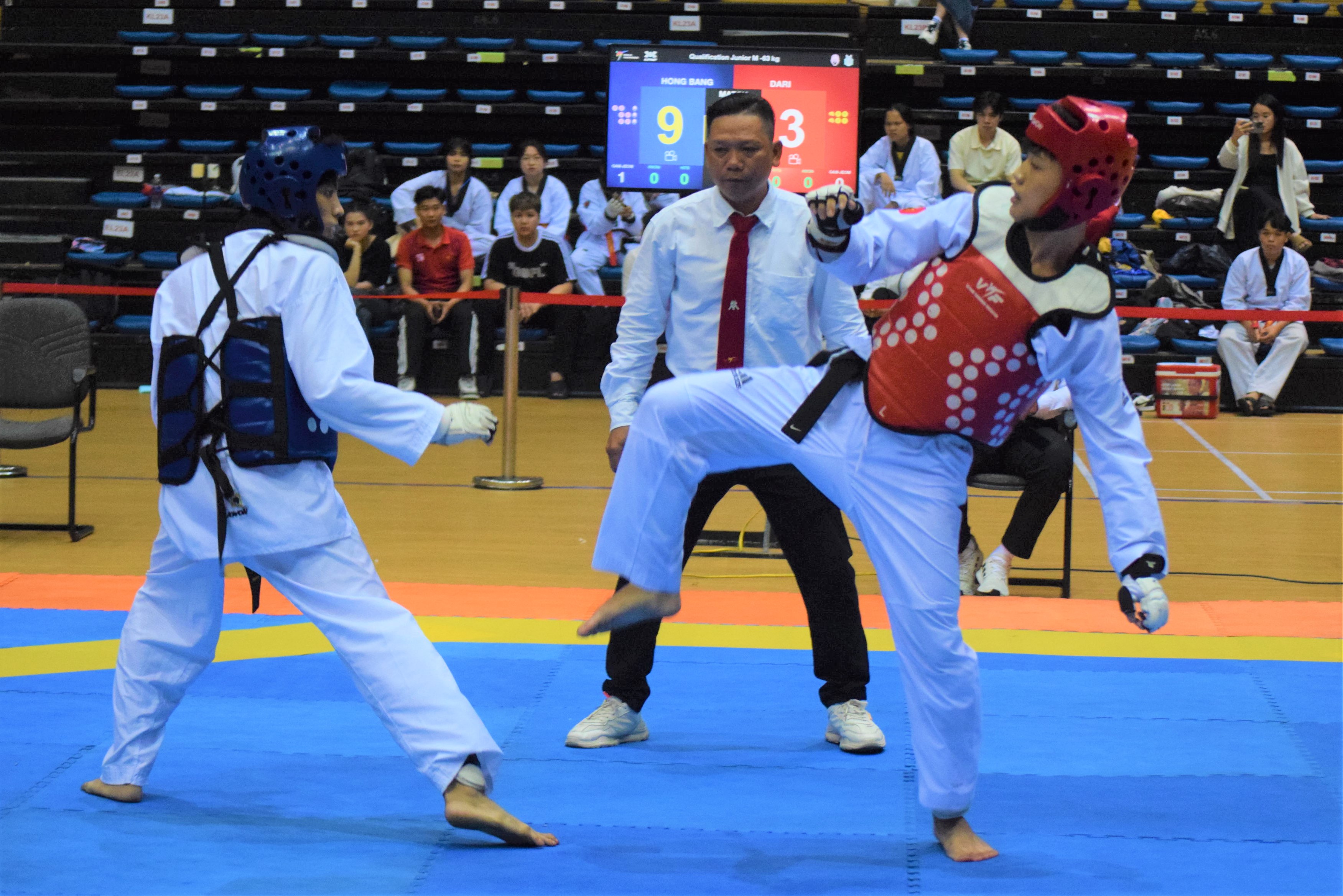 Giải taekwondo được các đơn vị, địa phương tổ chức thường xuyên là cơ hội để tìm kiếm tài năng trẻ cho đội tuyển taekwondo thành phố. TRONG ẢNH: Các vận động viên tranh tài tại giải taekwondo trẻ các CLB thành phố năm 2024. Ảnh: P.N	