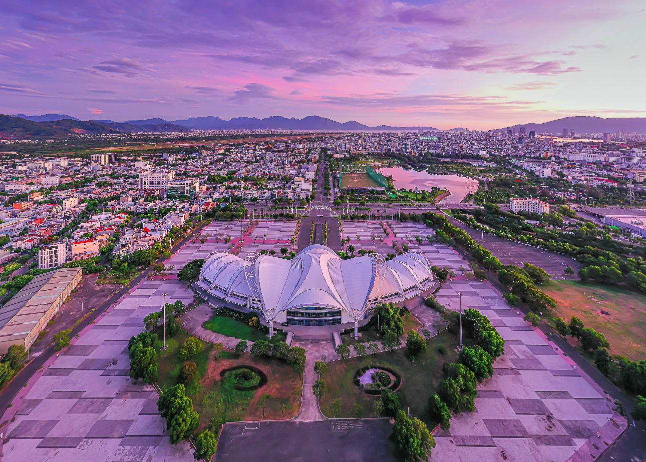 The City Exhibition and Convention Center, a key architectural project for both the city and Cam Le District.