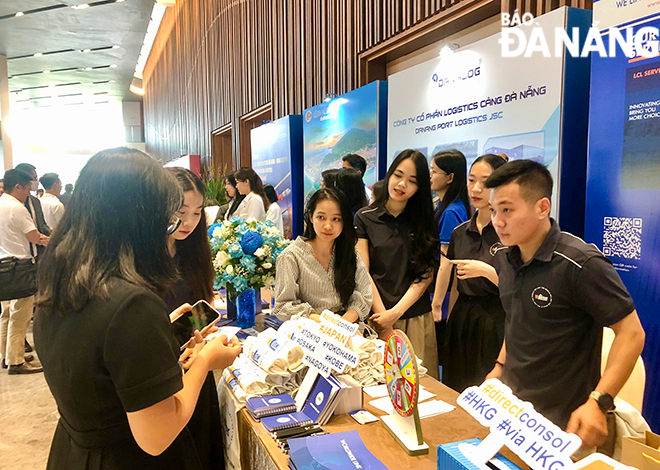 The forum is the first of its kind in the city on free trade zones and logistics industry.  It is one of the activities to concretize the implementation of Resolution No. 136 and the Project on Logistics Services Development in Da Nang and effectively connecting with the Central Key Economic Zone, and the East-West Economic Corridor, during the 2021-2030 period, with a vision to 2050.