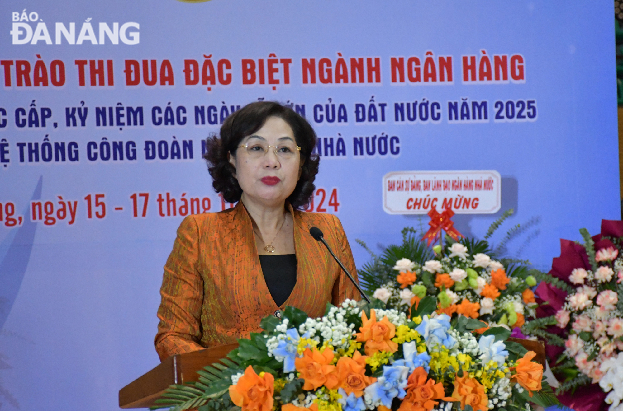 Ủy viên Trung ương Đảng, Bí thư Ban cán sự Đảng, Thống đốc Ngân hàng Nhà nước Việt Nam - Nguyễn Thị Hồng phát biểu tại buổi lễ. Ảnh: THÀNH LÂN