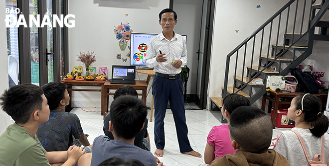 Teacher Mai Ngoc Phu inspires children with life lessons.