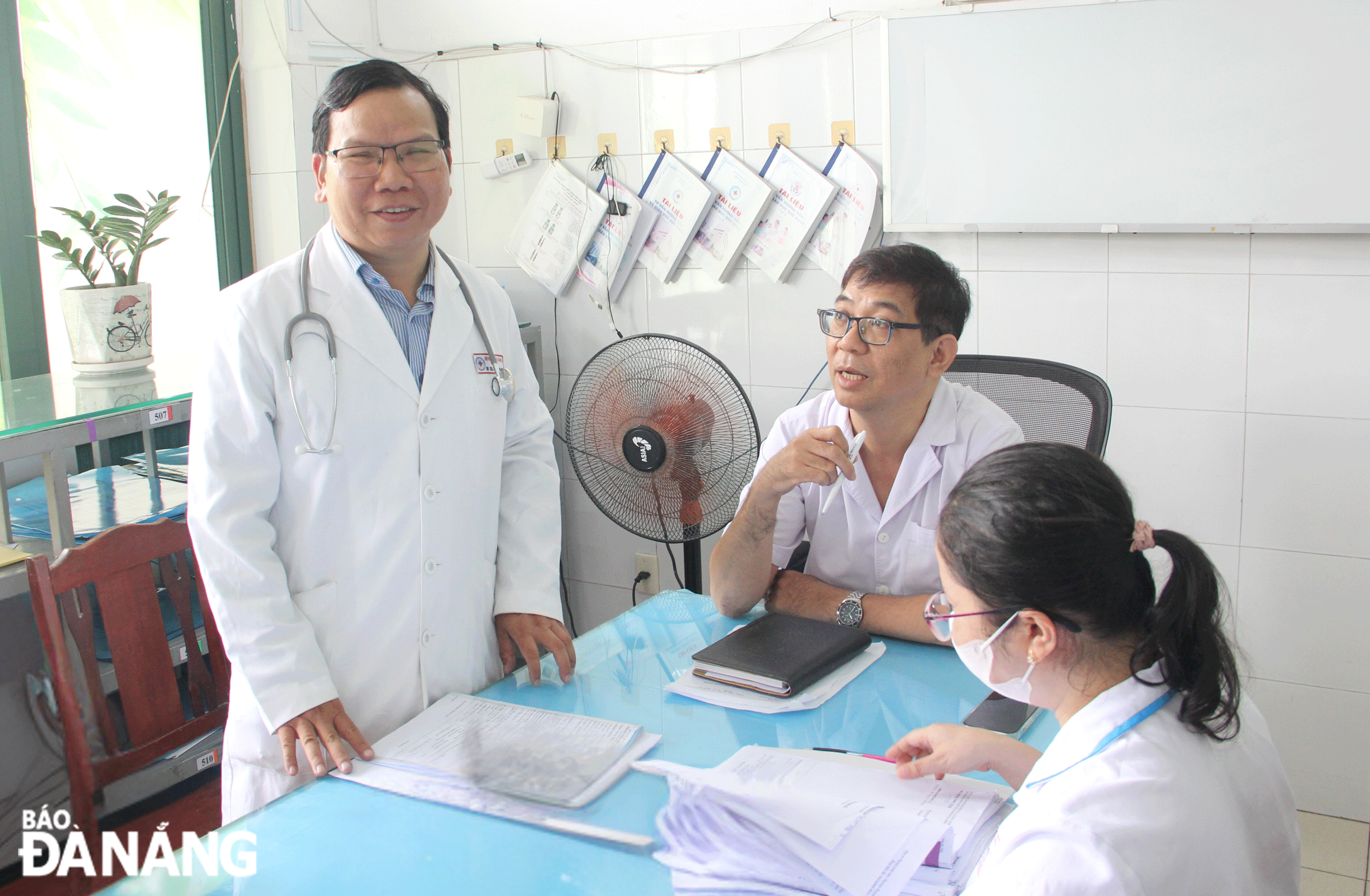 Dr Dinh Cong Minh (standing), an ethnic Cham Rhe, is dedicated to his work.