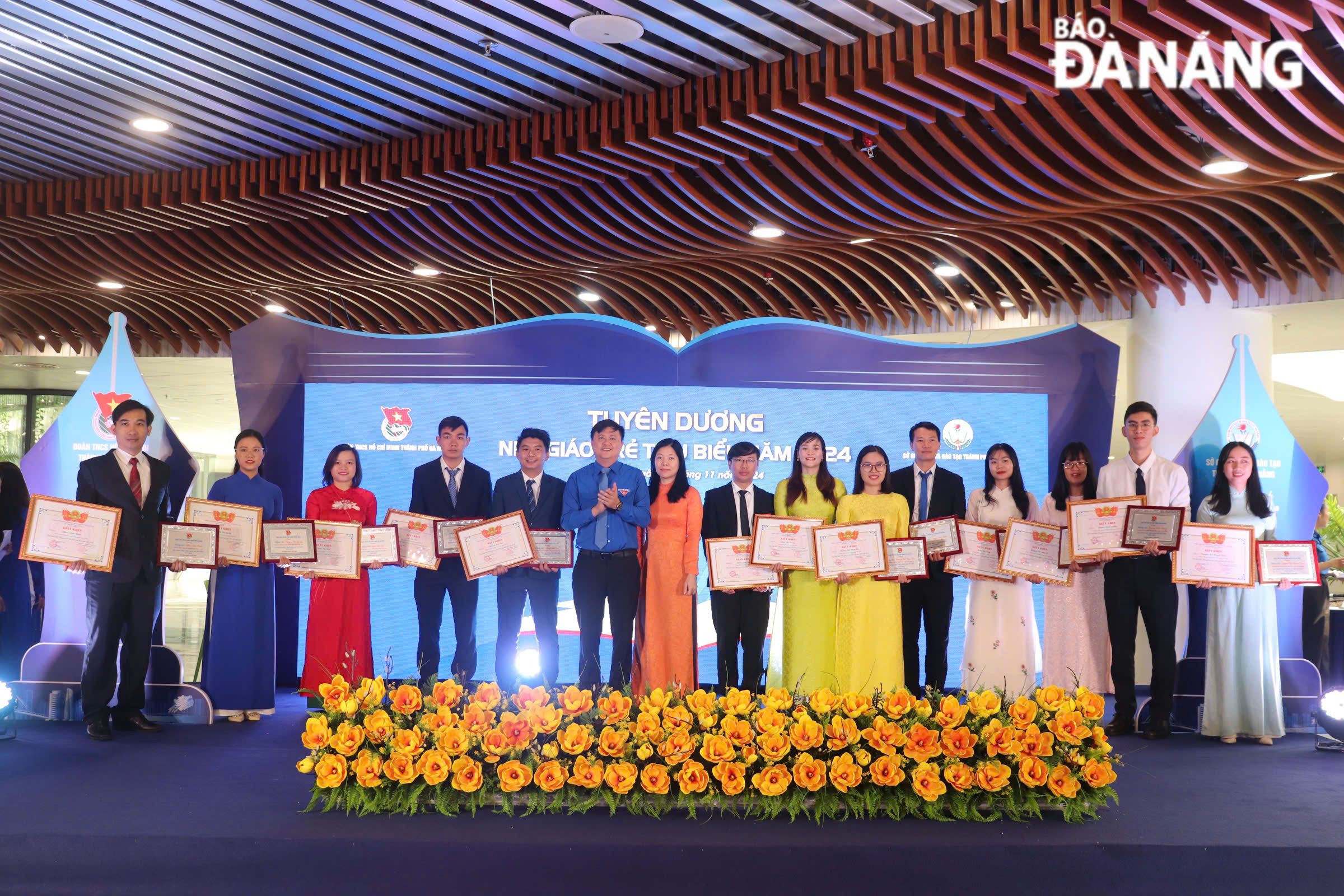 39 young teachers were honoured for their contributions to the education cause. PHOTO: KHÁNH NGÂN