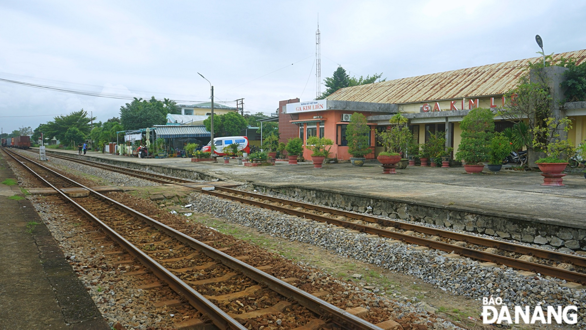 The freight station, auxiliary works and railway agencies will be relocated to Kim Lien Station in Hoa Hiep Bac Ward, Lien Chieu District.