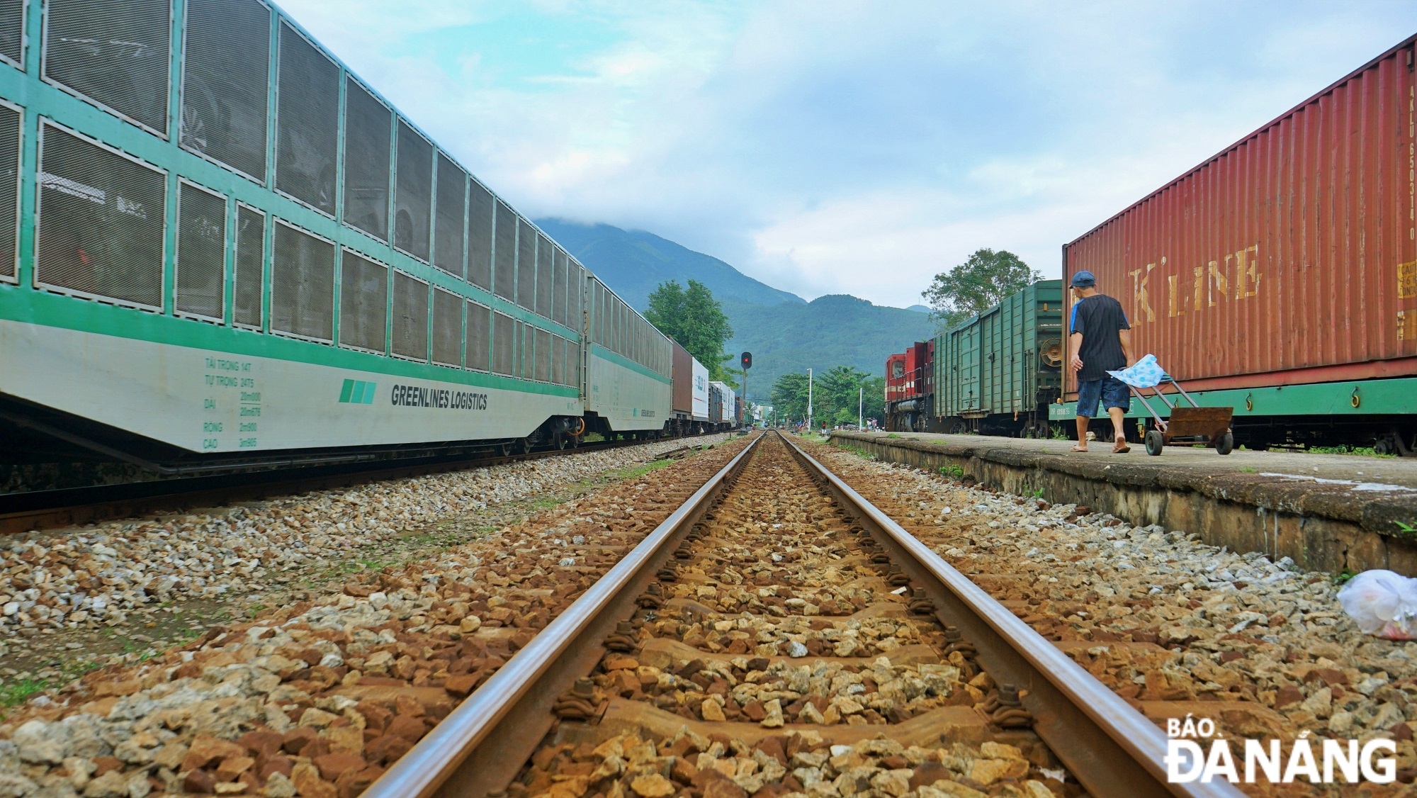 The Kim Lien Station will be upgraded and renovated into a cargo station with a loading and unloading capacity of about 500,000 tonnes/year, connecting to Lien Chieu Port.