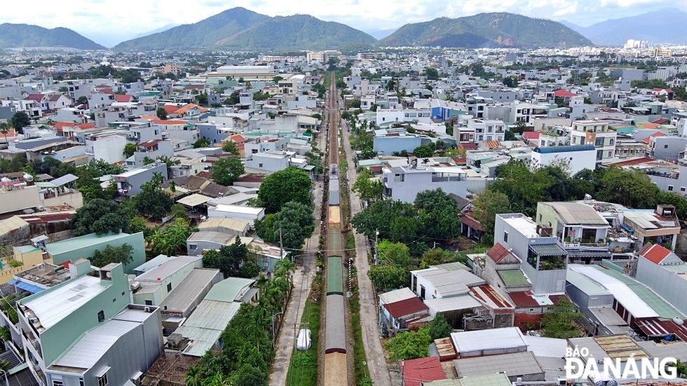 In phase 2, according to the project to adjust the master plan of Da Nang to 2030, with a vision to 2045, approved by the Prime Minister, the city will relocate the station and railway lines, and build a new passenger station in Hoa Son Commune, Hoa Vang District in service of the national railway and high-speed railway on the North-South axis.