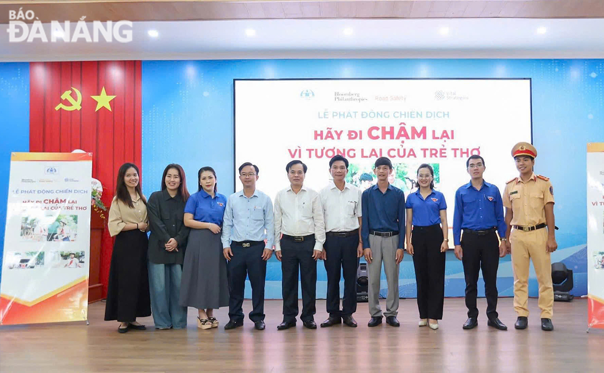 Leaders of relevant units at the launching ceremony of the campaign. Photo: THANH LAN