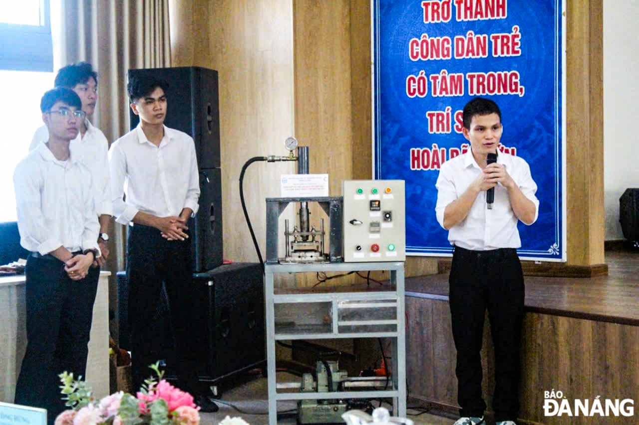 A group of students from the University of Technology and Education has successfully created a a pressing machine that produces plates and bowls from readily available materials