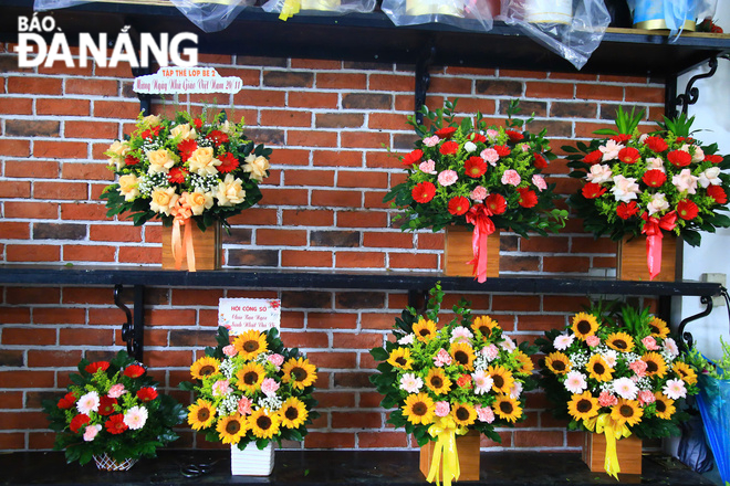 The prices of fresh flowers have increased by 15-20% compared to the same period last year. Photo: Chien Thang