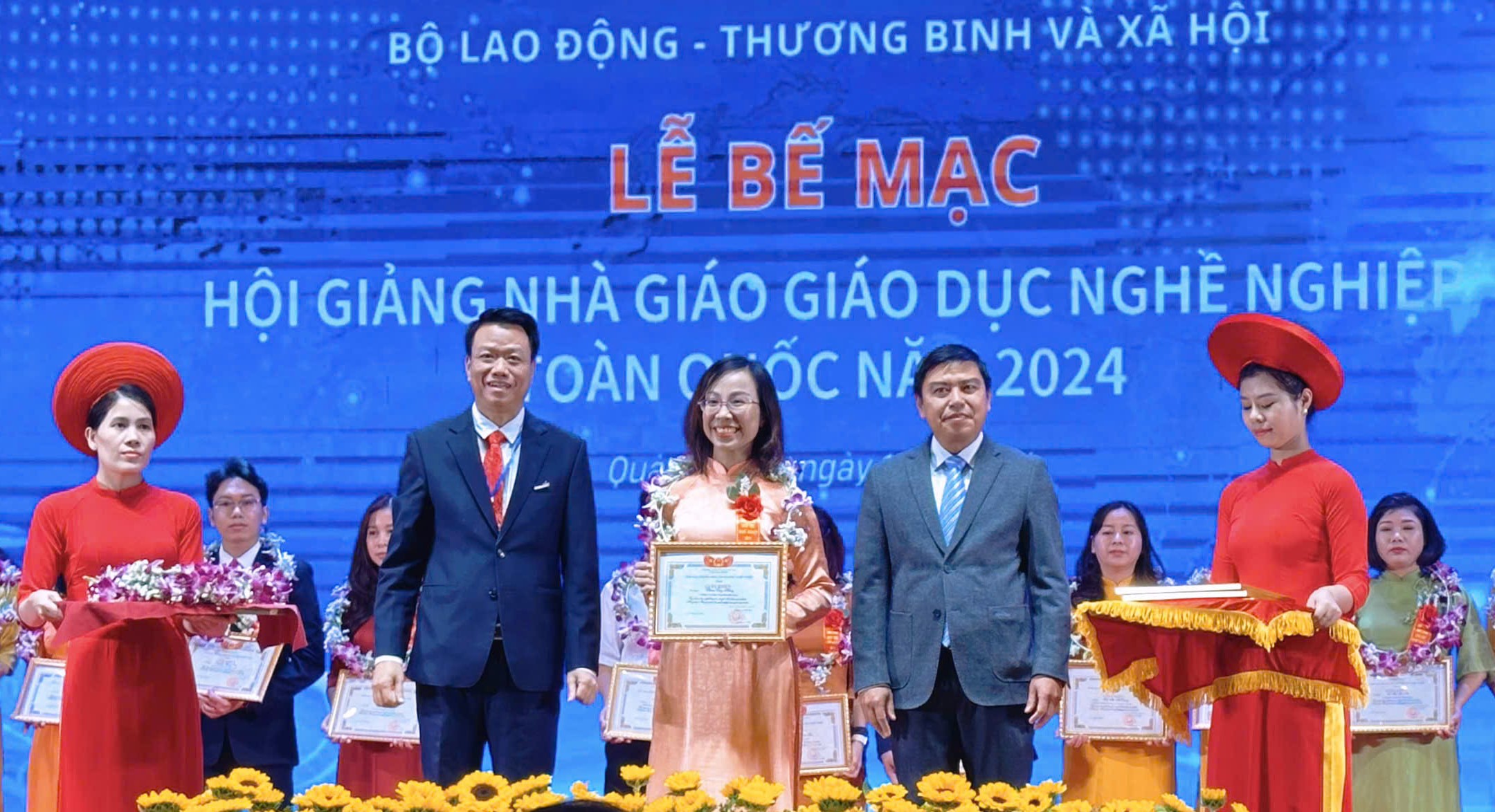 Ms Duong Phan Tra My, a lecturer in the Tourism Faculty at the Da Nang Vocational Training College, won first prize at the 2024 National Vocational Teachers’ Teaching Conference. Photo: Van Hoang