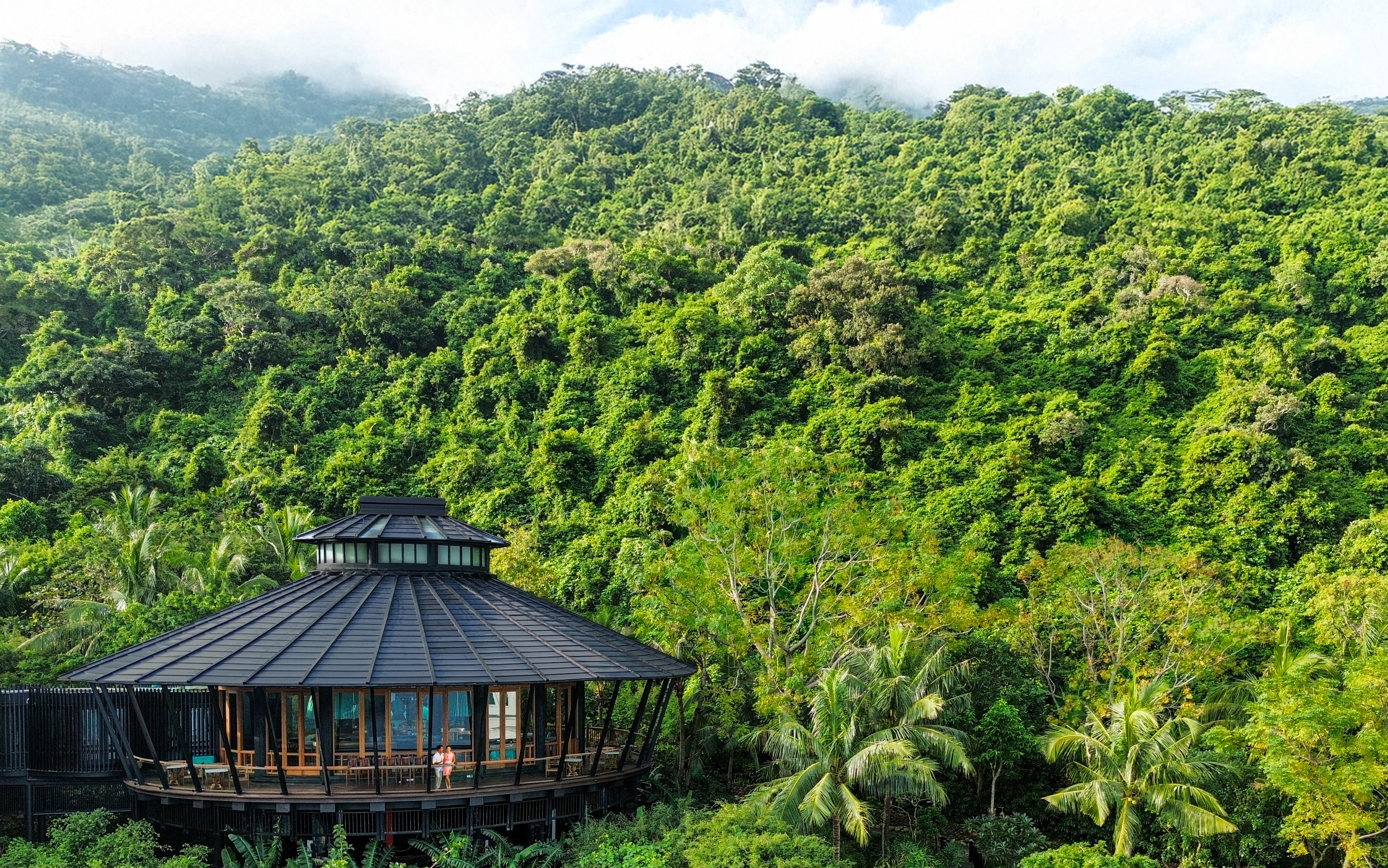 Nhà hàng Tingara nằm trong khu nghỉ dưỡng InterContinental Danang Sun Peninsula Resort.