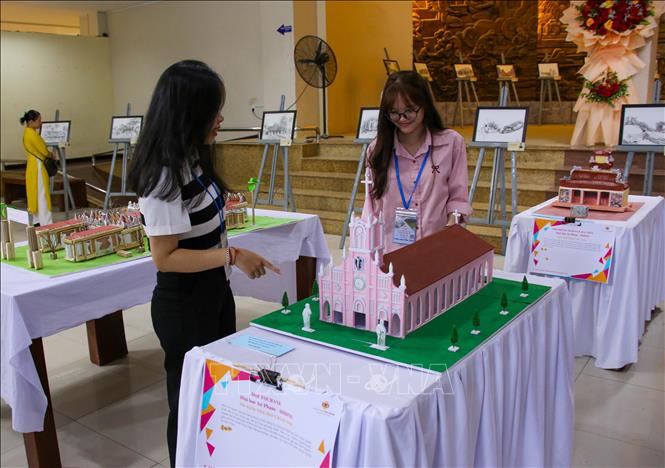 Many typical architectural models of Da Nang are on display at the festival.