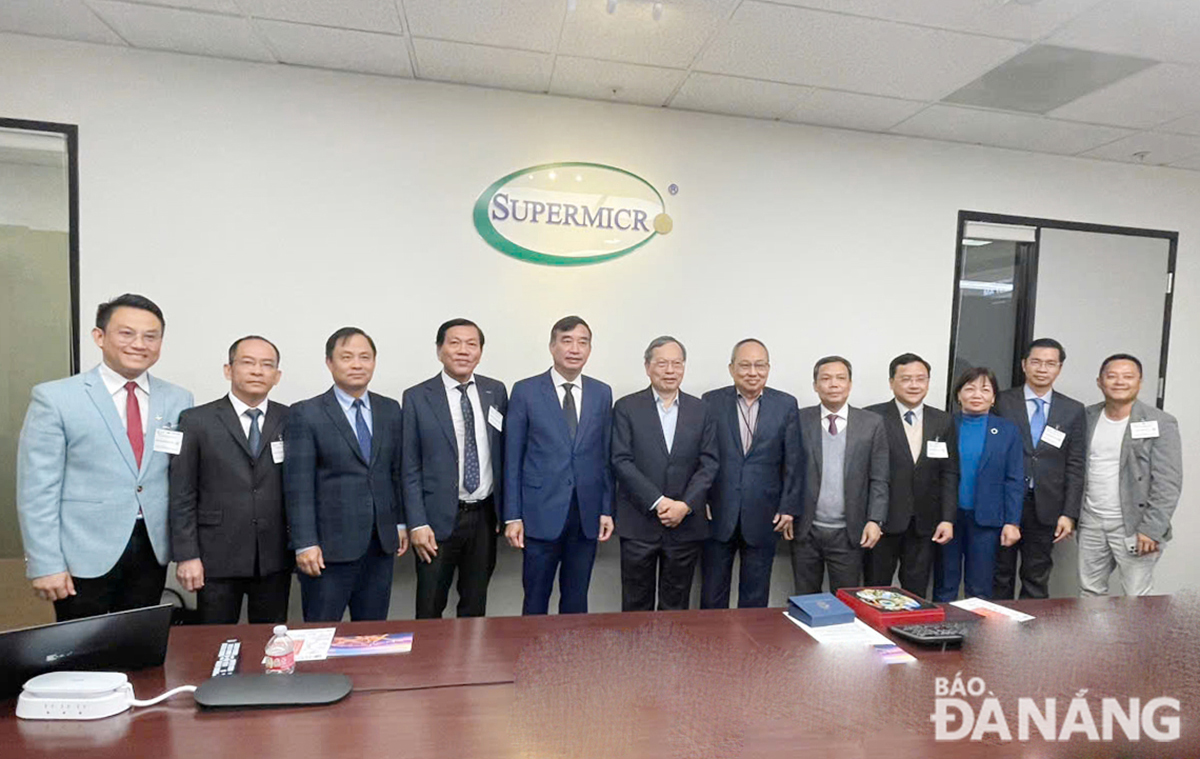 The Da Nang delegation and leaders of Supermicro Group. Photo: WORKING DELEGATION