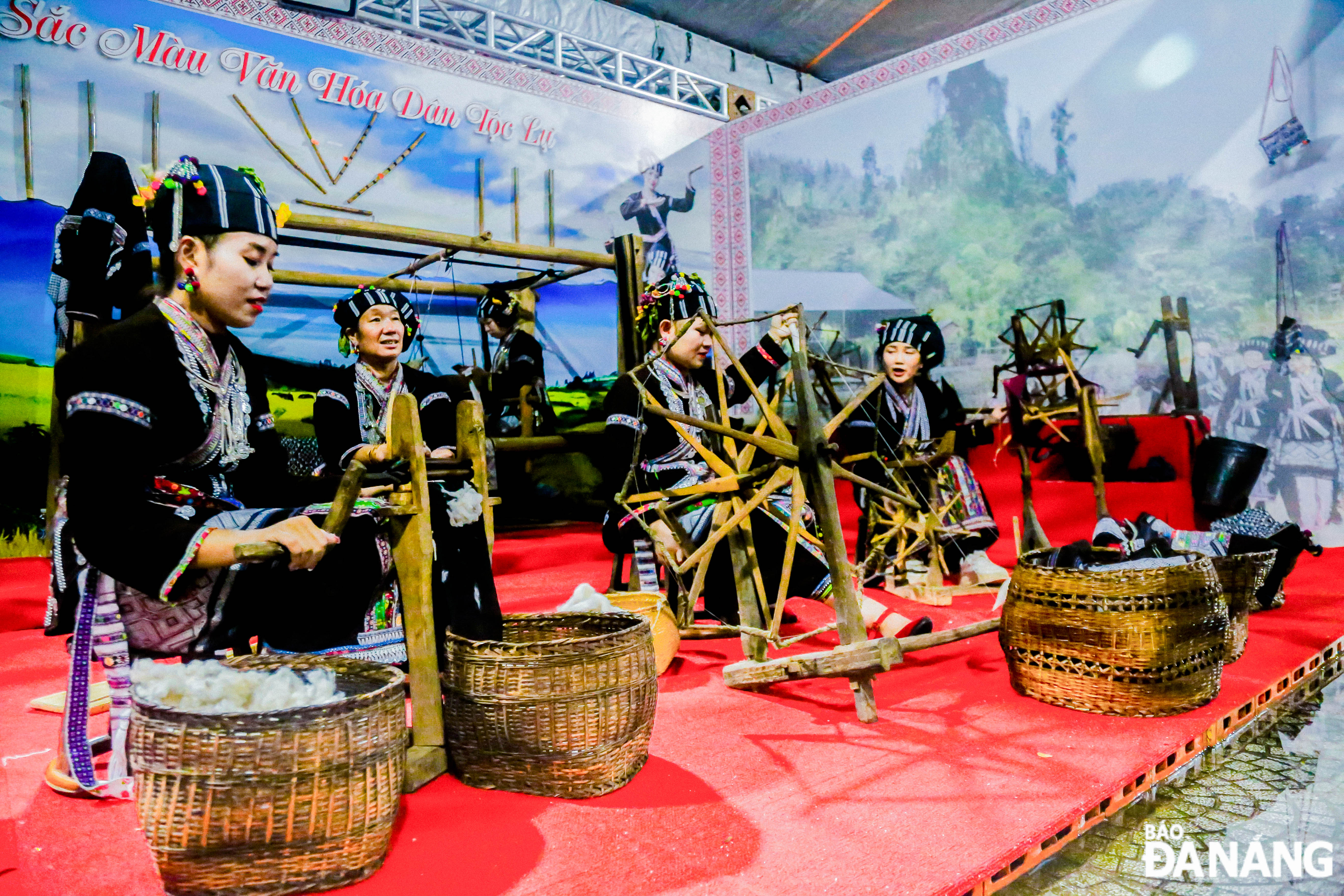 Visitors to the programme can take part in exchange activities and enjoy demonstration shows of unique traditional crafts from Lai Chau Province.