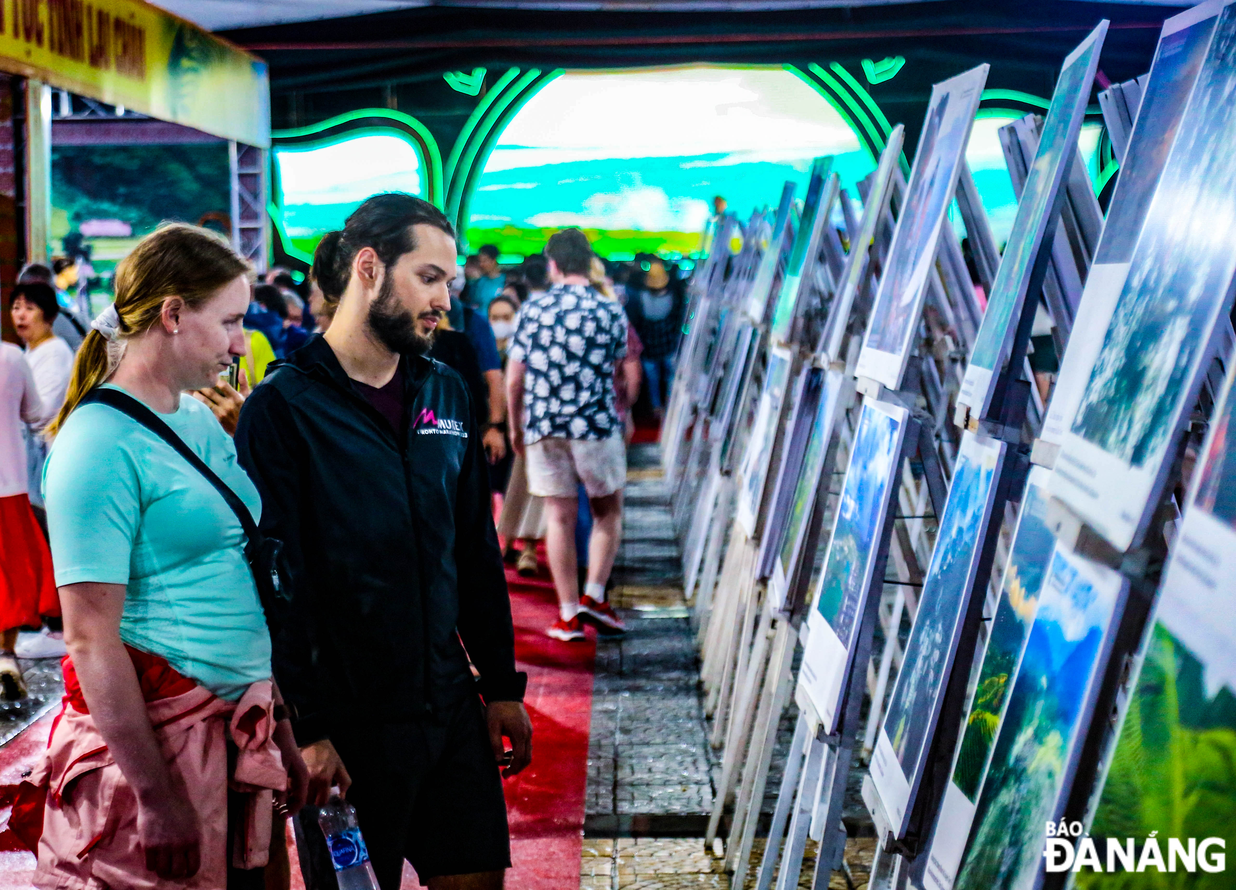 Foreign tourists were impressed by the amazing images of Lai Chau Province at the programme.