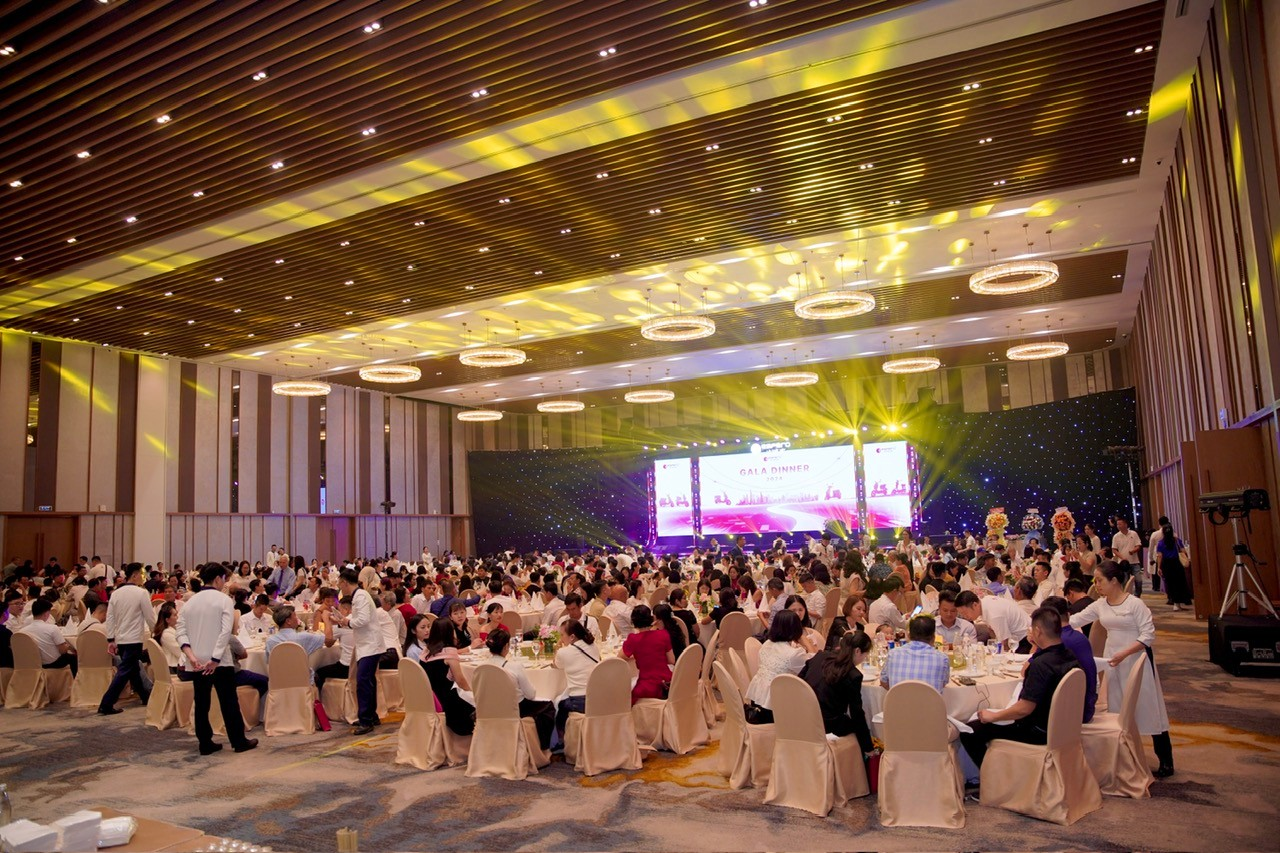 DANAGO tinh tế chuẩn bị từng chi tiết nhỏ trong buổi hội nghị và gala dinner. Ảnh: DANAGO