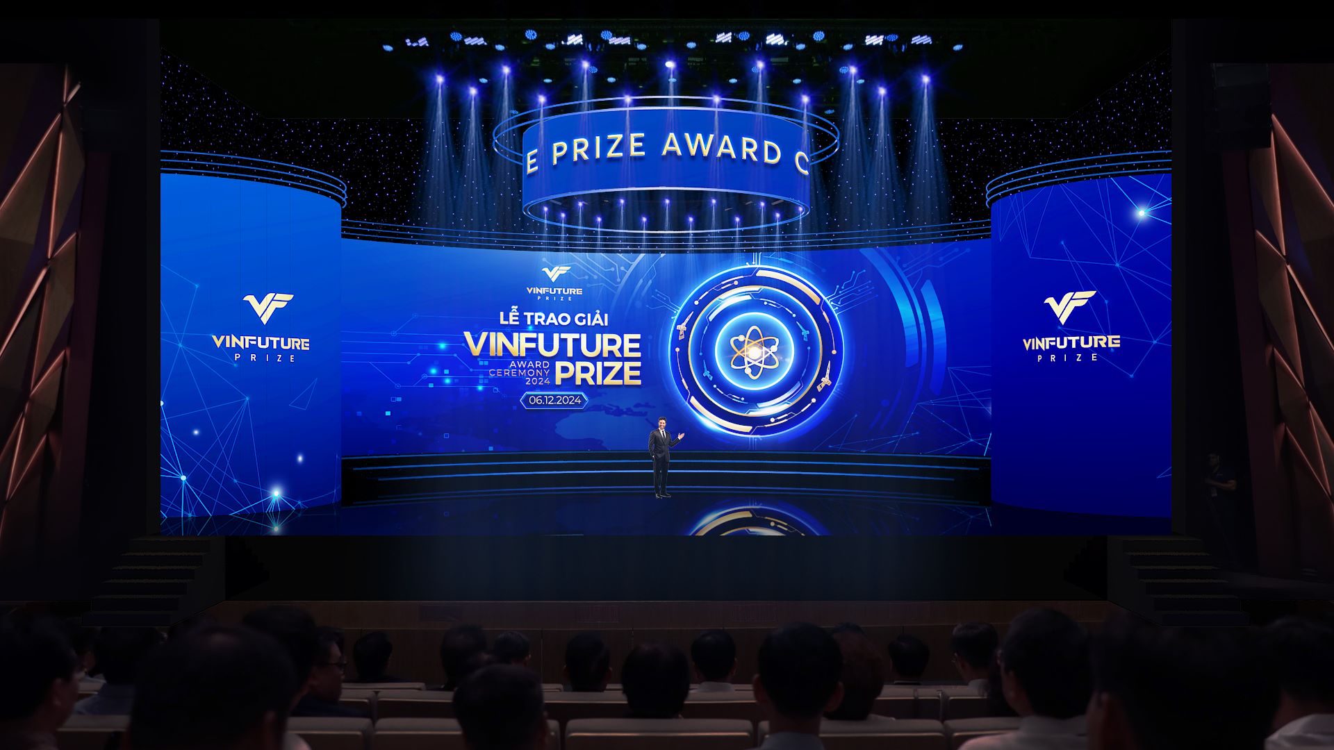 Sân khấu VinFuture Prize 2024 mang đậm màu sắc công nghệ hiện đại với thiết kế dải led tròn nhấn mạnh sự kết nối giữa các cộng đồng, các quốc gia, các lĩnh vực.