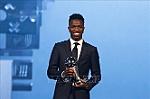 Tiền đạo Brazil Vinicius đoạt giải cầu thủ xuất sắc nhất năm của FIFA