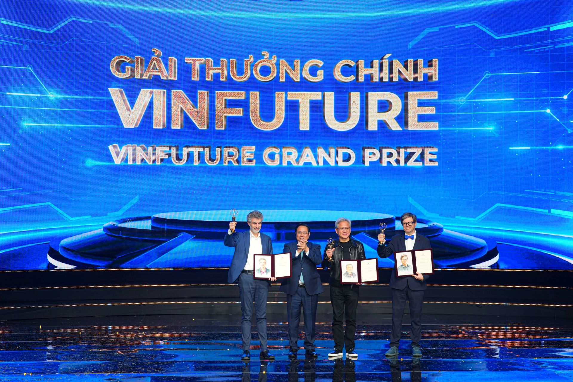 Thấy gì từ việc CEO NVIDIA chiến thắng Giải thưởng Chính VinFuture 2024?