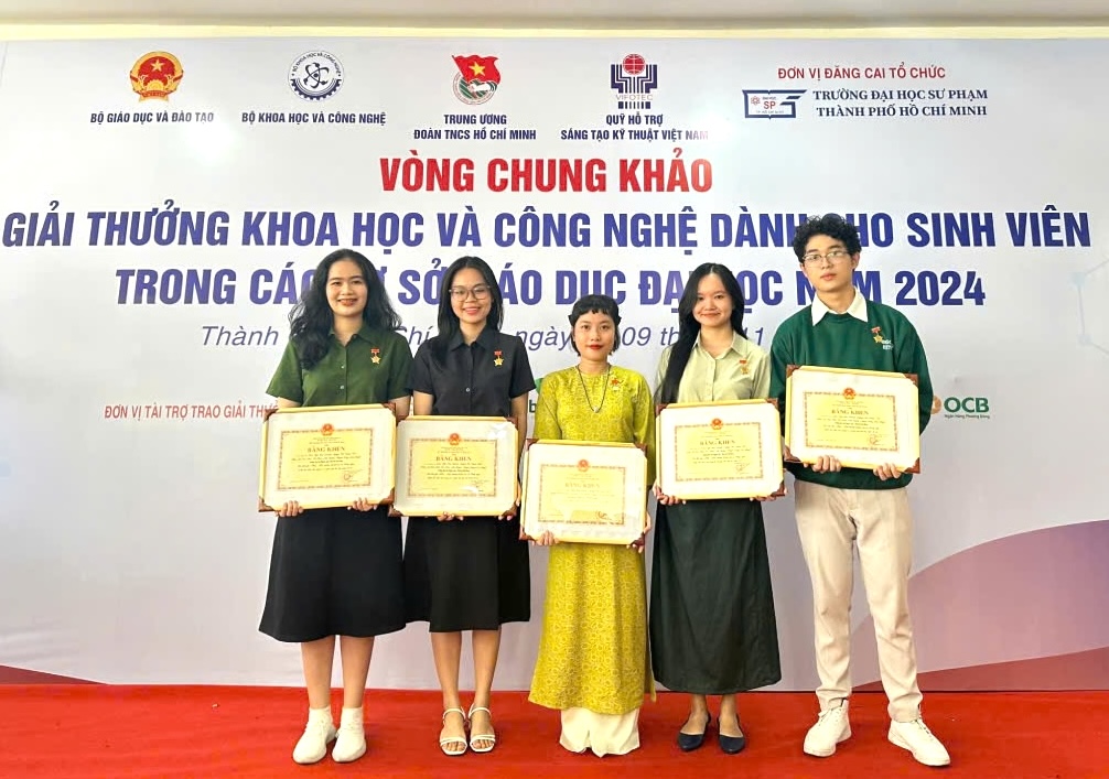 Để tiếng Anh trở thành ngôn ngữ thứ hai trong trường học