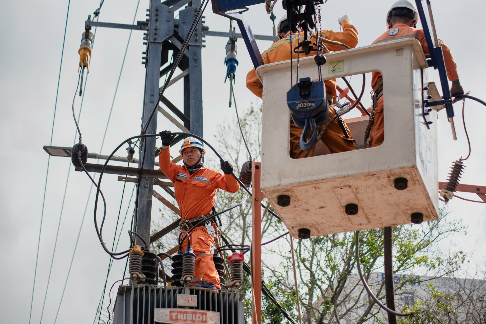 Bảo đảm điện phục vụ sản xuất hàng Tết Nguyên đán Ất Tỵ 2025