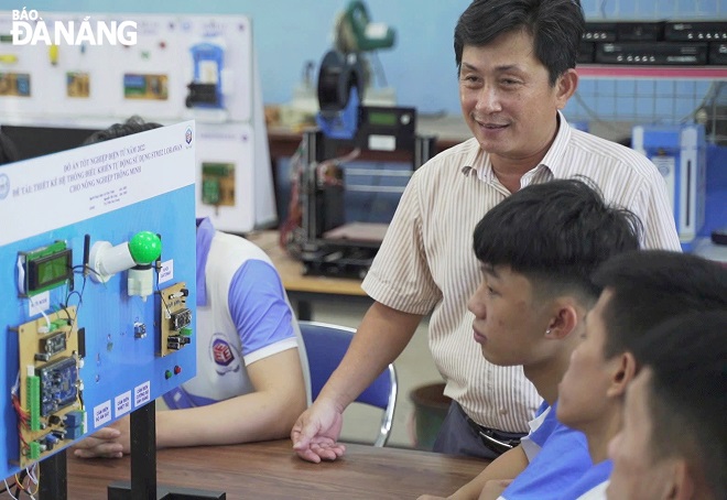 Member universities of the University of Da Nang focus on improving training programmes linked to labour market needs. IN PHOTO: Teaching and learning activities at the University of Technical Education. Photo: THU HA