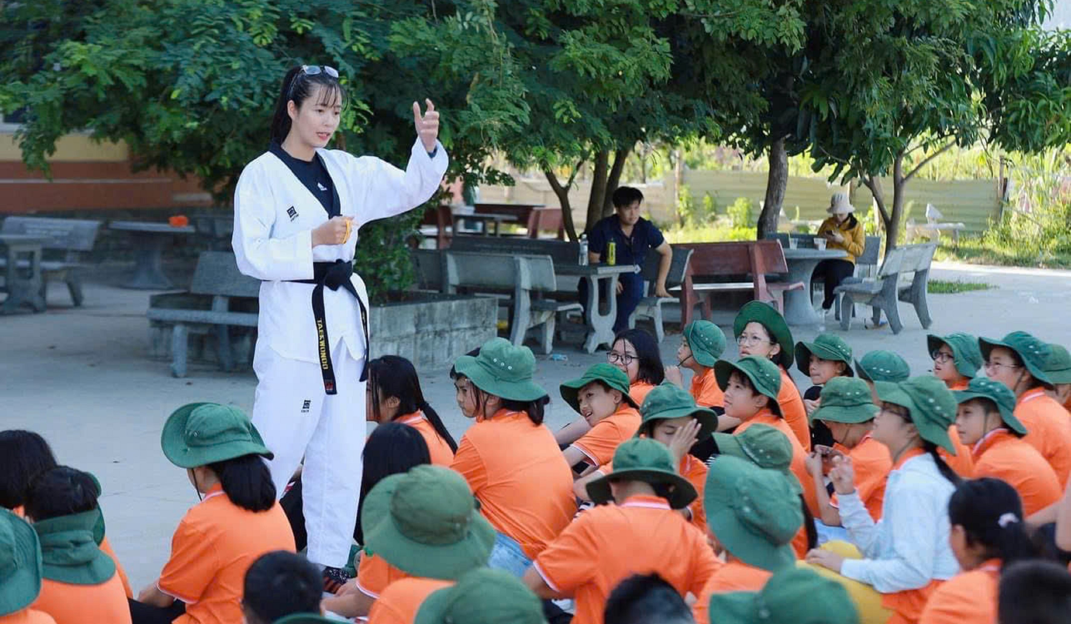 Ms. Thuy teaches self-defense skills to girls. Photo: T.L