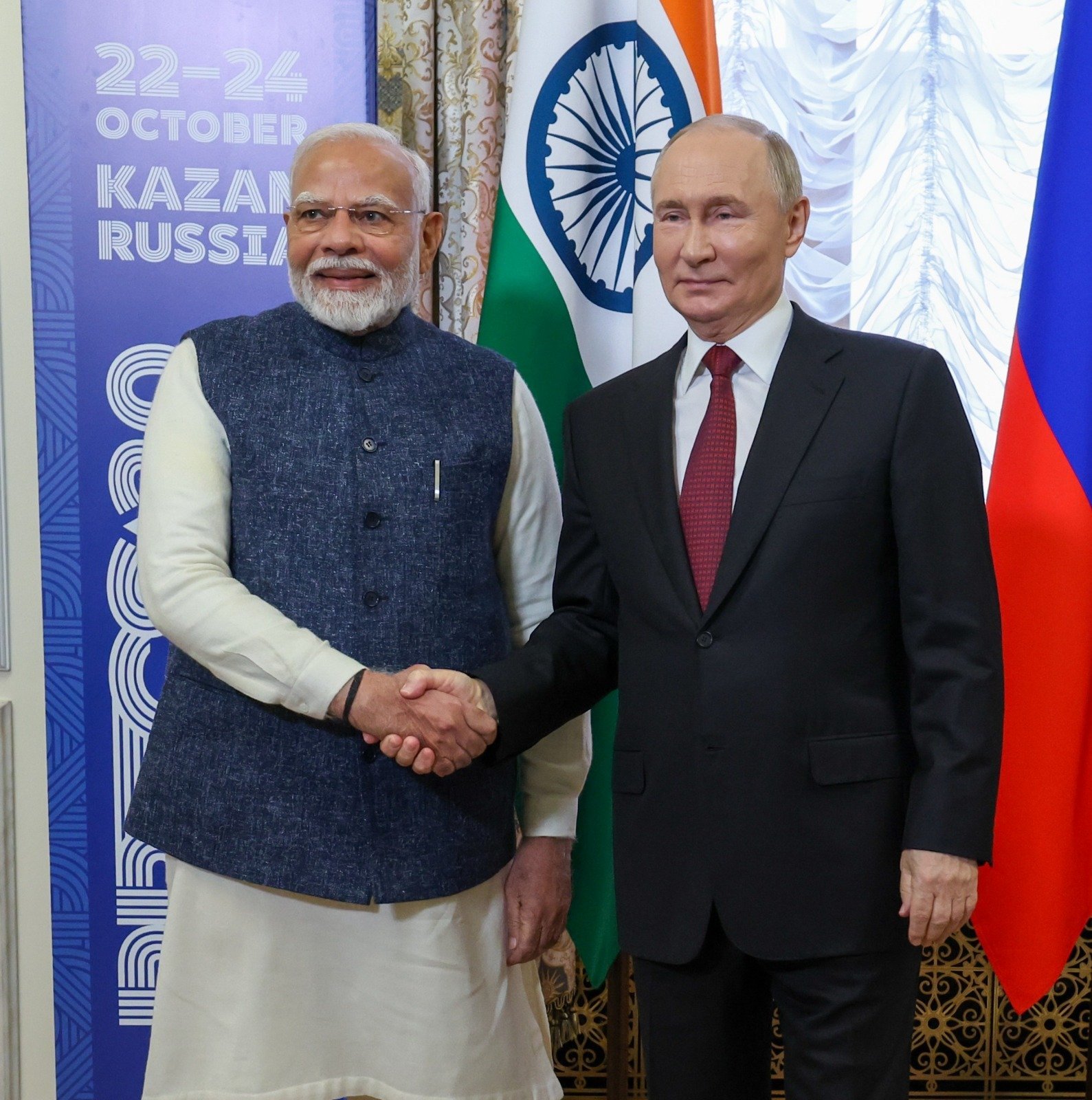 Tổng thống Nga Vladimir Putin (bên phải) và Thủ tướng Ấn Độ Narendra Modi tại hội nghị thượng đỉnh BRICS lần thứ 16 tại Kazan tháng 10-2024. Ảnh: NE India Broadcast