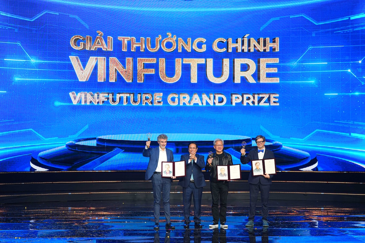 Thủ tướng Chính phủ Phạm Minh Chính trao giải thưởng Chính VinFuture 2024 trị giá 3 triệu đô la cho các chủ nhân giải thưởng chính.