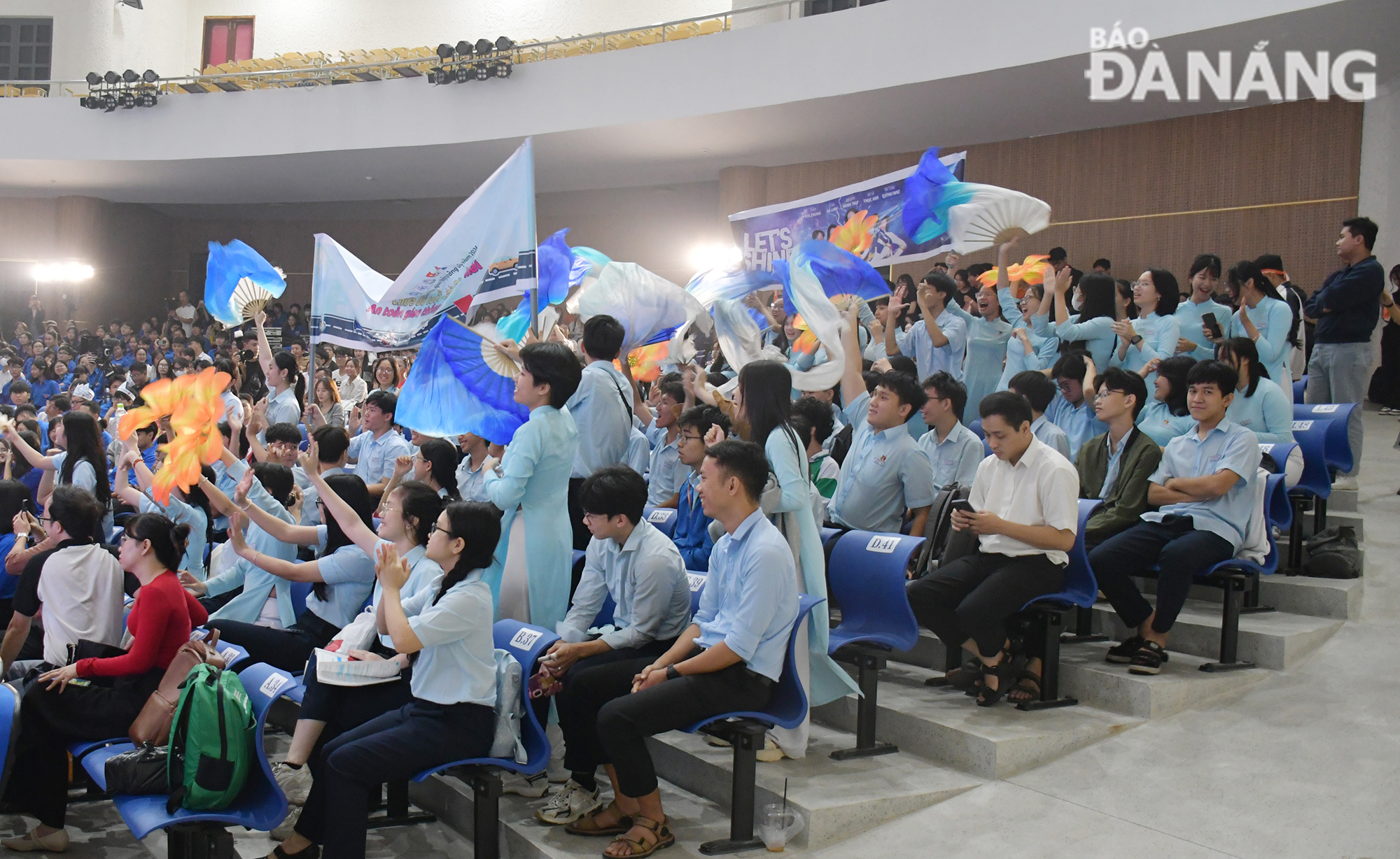 The excitement of the fans supporting the home team. Photo: THANH LAN