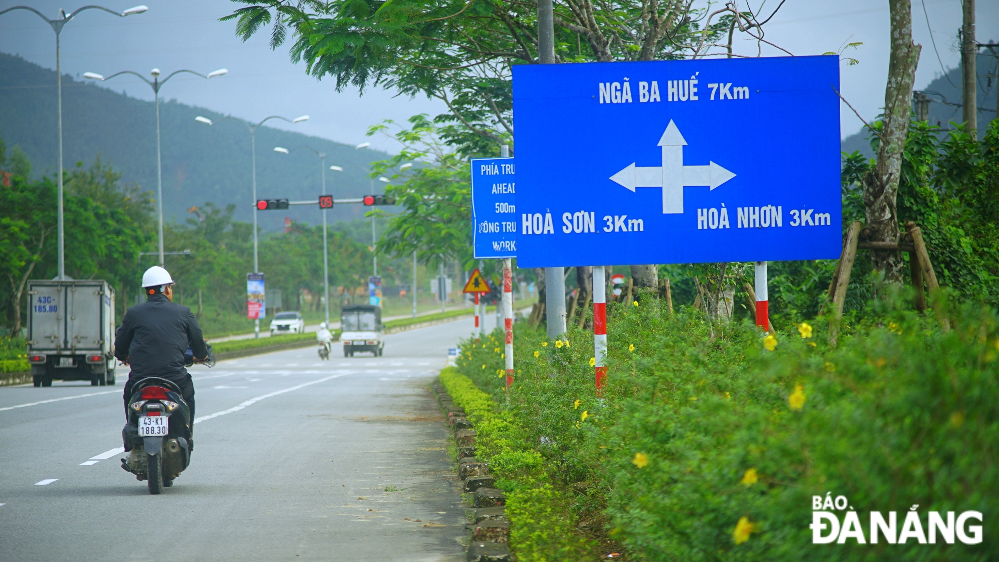 The planning boundaries are defined as follows: the north borders DT602 Road; the west borders the Western Ring Road; the east borders the Southern Hai Van Bypass (La Son - Tuy Loan Expressway); and the south borders the Tuy Loan River and a newly planned road