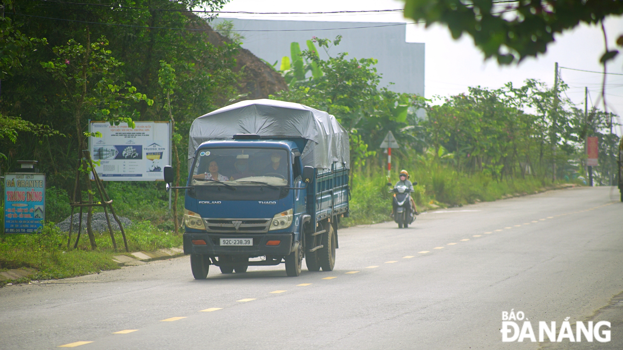 According to the approved plan, the population of the Hillside Sub-zone is projected to be approximately 194,240 people. IN THE PHOTO: An area in Phuoc Hung Hamlet, Hoa Nhon Commune.