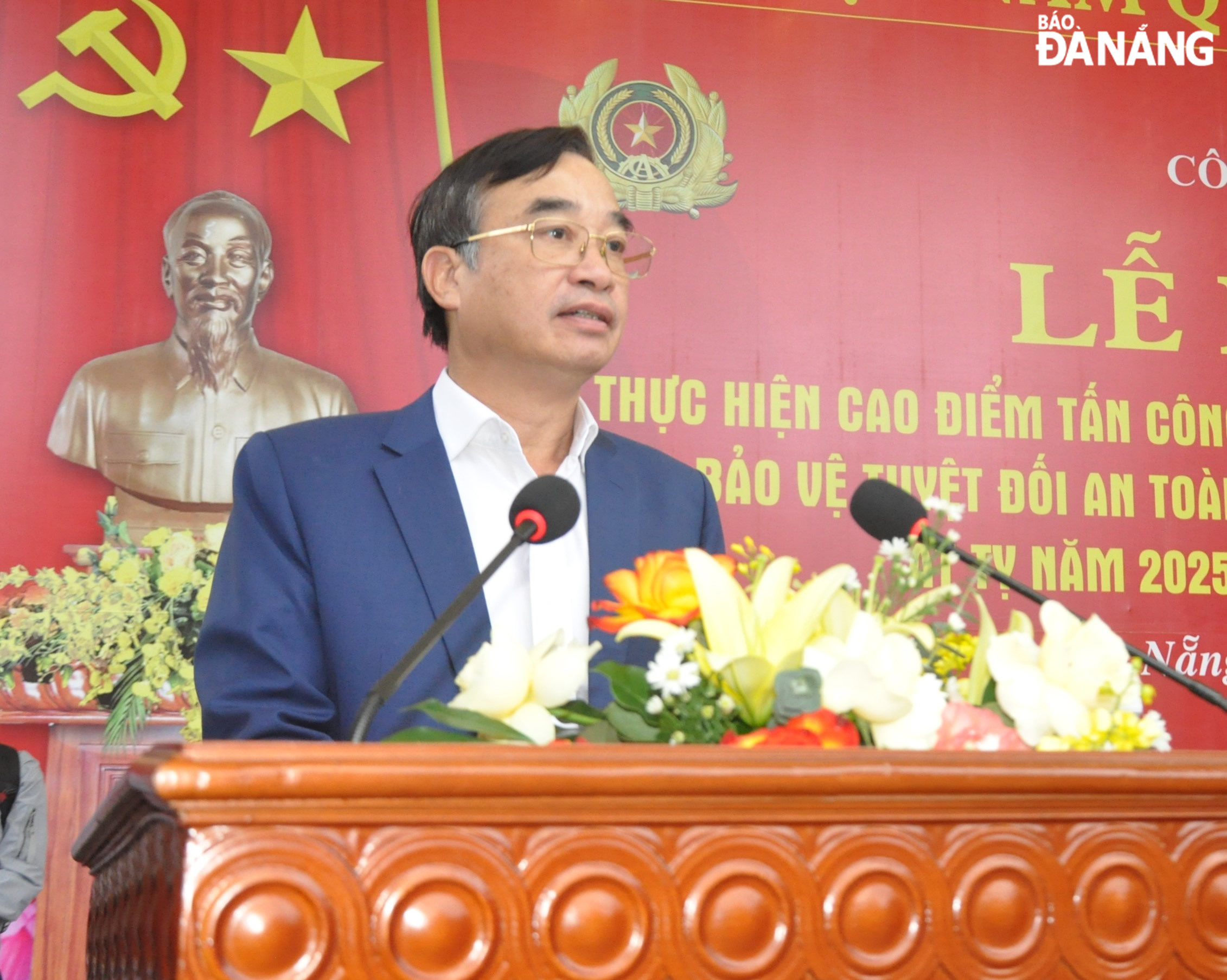 Da Nang People’s Committee Chairman Le Trung Chinh attending the launching ceremony of a campaign to ensure security, social order and traffic safety in the city. Photo: LE HUNG