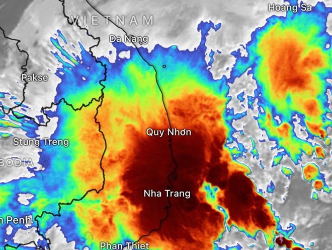 Trong khi không khí lạnh ảnh hưởng đến các tỉnh miền Bắc thì cụm mây dày đặc gây mưa cho các tỉnh từ Bình Định đến Khánh Hoà. Ảnh: Bão trên Tây Bắc Thái Bình Dương
