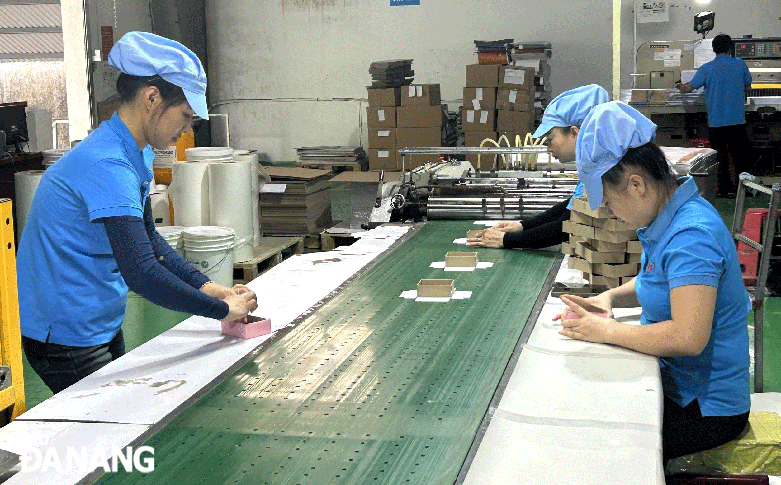 Production activities at the Trung Khoa Printing Company Limited. Photo: M.QUE