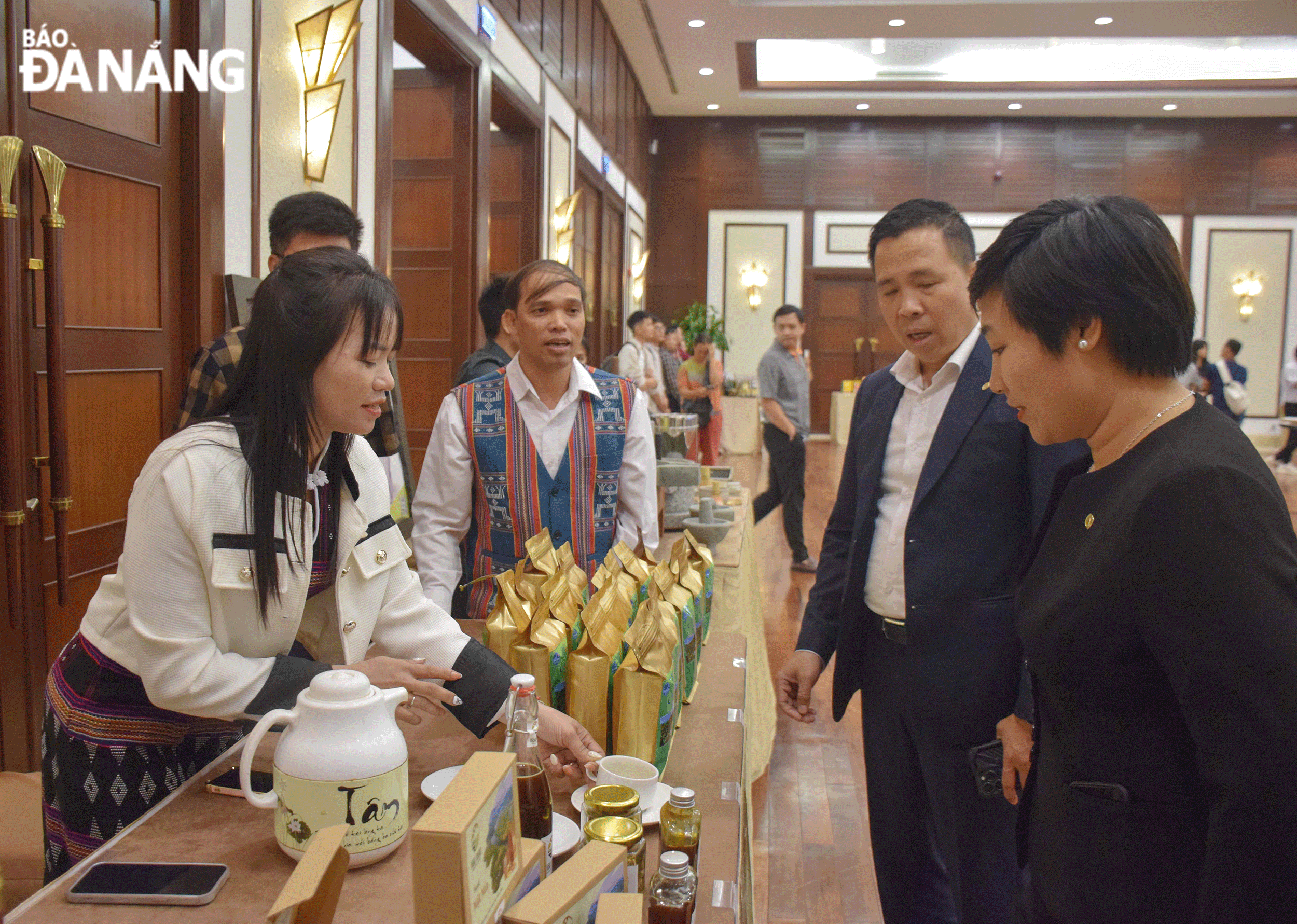 Tea products are displayed and introduced at the talk show ‘Vietnamese Tea Culture’. Photo: DOAN HAO LUONG