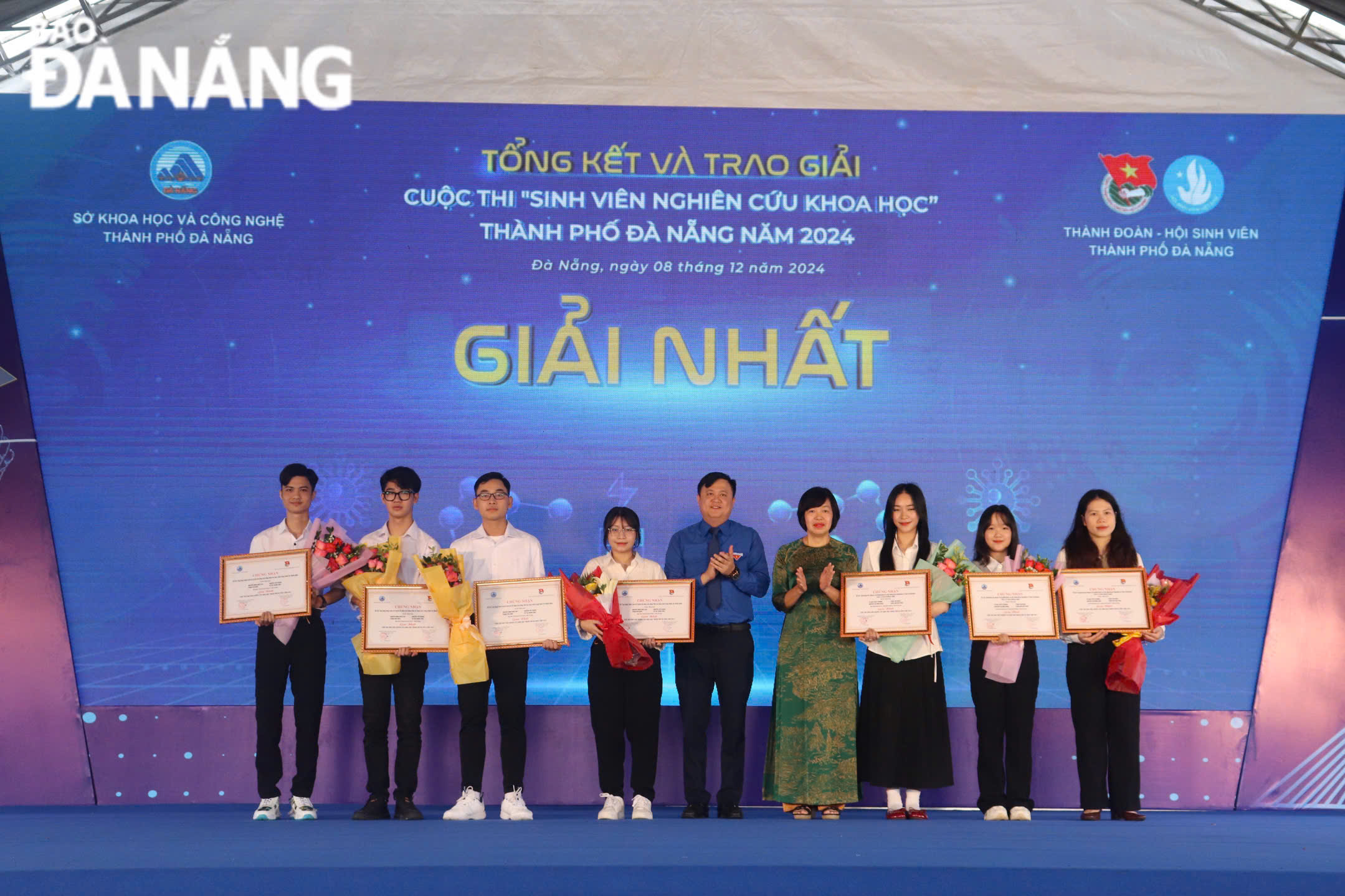 Cuộc thi “Sinh viên nghiên cứu khoa học thành phố Đà Nẵng” năm 2024 đã thu hút hơn 800 đề tài của sinh viên thuộc 13 trường đại học, cao đẳng, viện nghiên cứu trên địa bàn thành phố. 