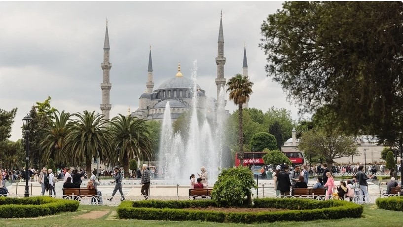 Istanbul là điểm đến ưa thích với nhiều du khách quốc tế. Ảnh: New York Times