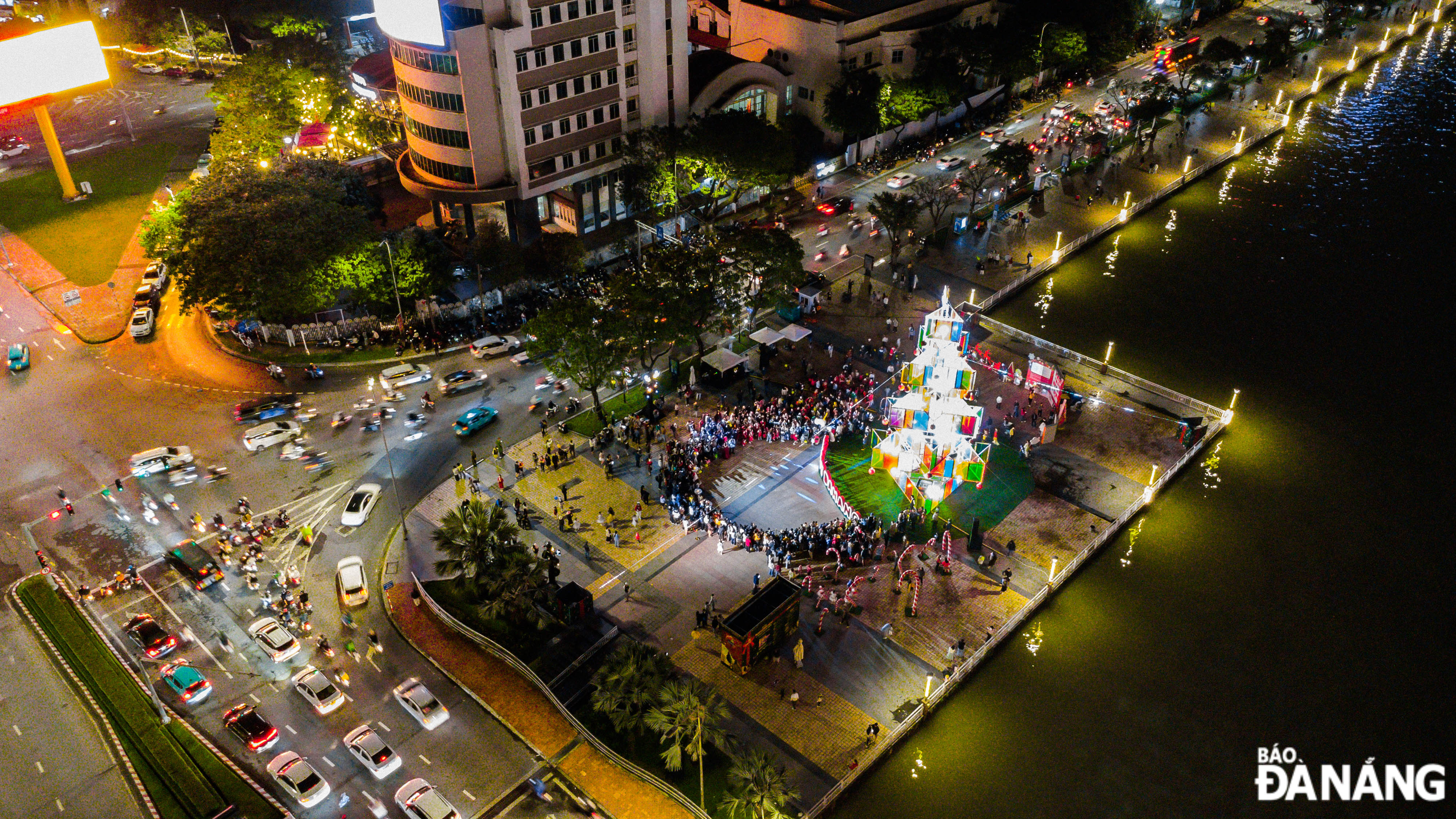 Crowds were seen gathering on Monday evening for the lighting of the 20m-high Christmas tree 