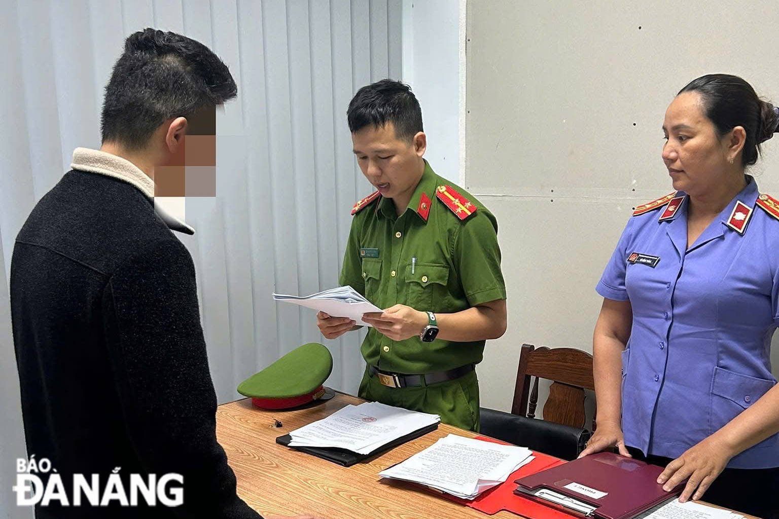 Phòng Cảnh sát Kinh tế liên tiếp bắt 2 vụ vận chuyển mua bán hàng cấm trên địa bàn thành phố. ẢNH: ĐVCC