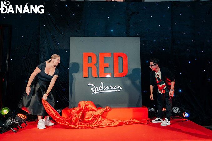 A symbolic gesture has been made to inaugurate Radisson RED Da Nang. Photo: G.P