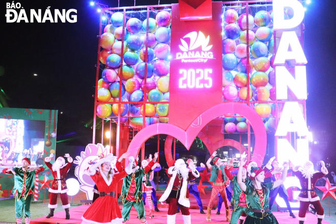 The opening ceremony took place in a lively atmosphere with special variety performances by professional international artists.