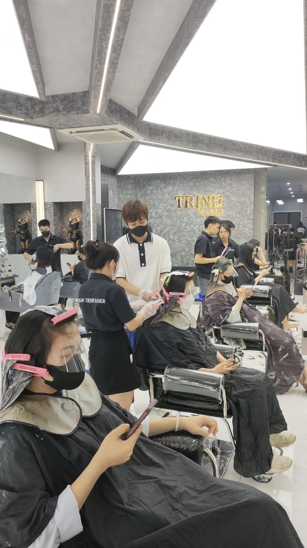 Hair Salon Trịnh Saser đón tiếp lượng khách lớn mỗi ngày 