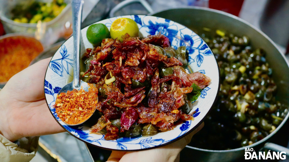 When served, the snails are topped with fried shallots, calamansi juice, and chili powder. 